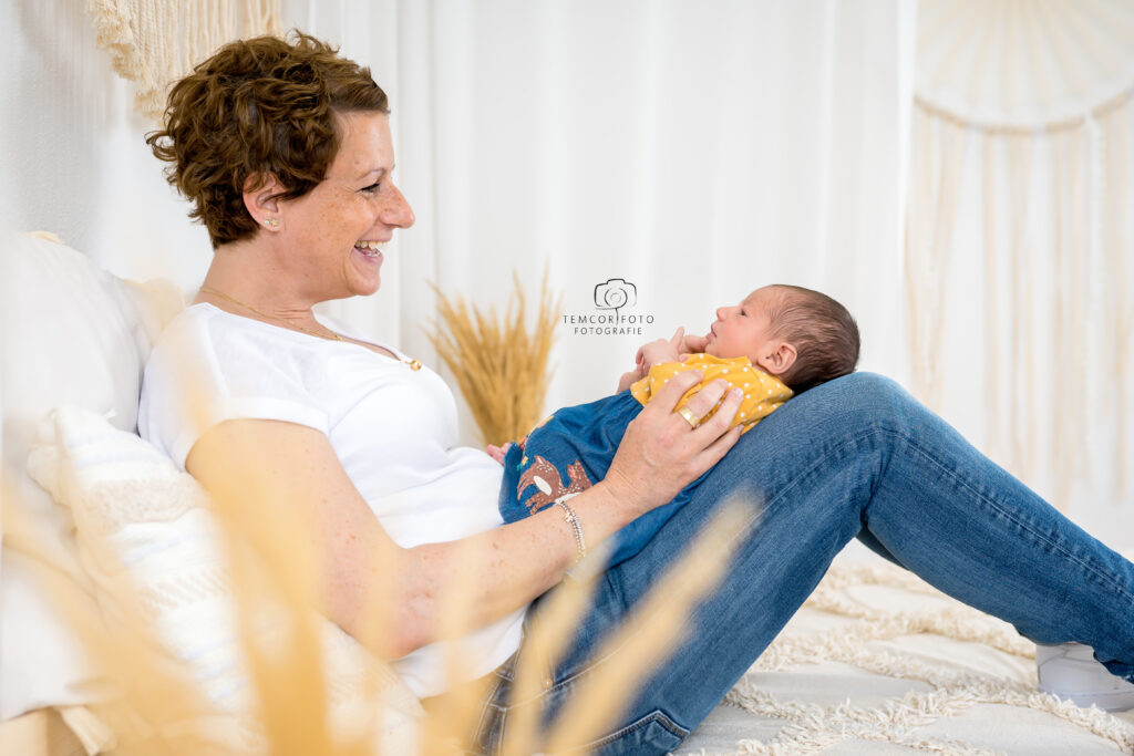Neugeborenenshooting_Neugeborenenfotos_Newbornshooting_Fotograf_Weißenburg_Gunzenhausen_temcorifoto